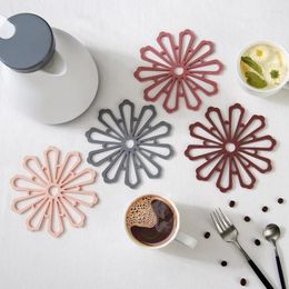 Table Mats Flower Shape Coffee Soft PVC Placemats For Dining Mat Heat Non-Slip Waterproof Placemat Kitchen Accessories