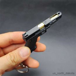 Novelty Items Shell Eject Mini Gun Keychain Miniature Pistol Keyring Pendant Ornament Gift for Army Fan Model Collection R230818