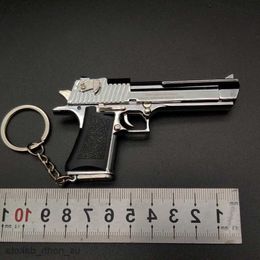 Novelty Items Desert Eagle Pistol Gun Miniature Model Keychain Full Shell Alloy Can Not Shoot Boy BirthdayGift Wholesale R230818
