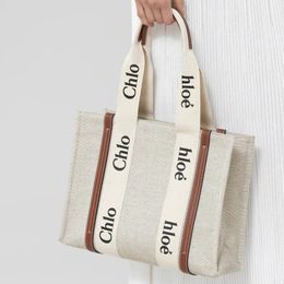 Bolsas de luxo de clo woody saco de luxo Totes de moda feminina Class Classic Classic Capacity com alças Letras Letters Shopping Bag de praia Um melhor presente de Natal