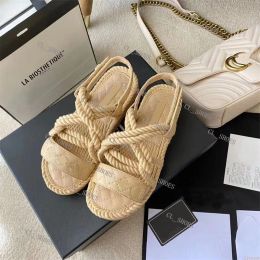 Designer Sandals Women Shoes Blade Platform Slippers Hemp Rope Woven Metal Chain Slides Elegant Simple Material Slipper Summer Beach Slides