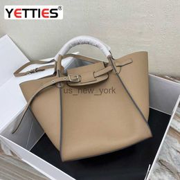 Totes 2022 new bat bag leather large capacity bucket bag trapez leisure Tote Bag portable One Shoulder Messenger Bag wing bag female HKD230818