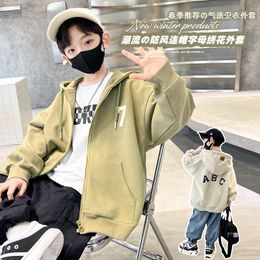 Jackets Spring Autumn Clothes Boys Jacket For Children Outwear Hooded Letterb midlength Windbreaker Tops 514 Year 230817