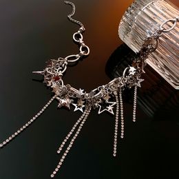 Süße coole trendige Schlüsselbeutelkette Stern ausgehöhltem Paillettenquitler Quaste Halskette Modekette