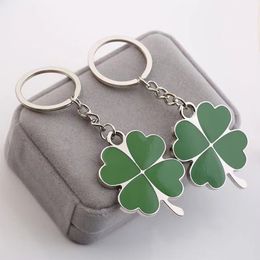 100pcs Party Favor Stainless Steel Green Leaf Keychain Lucky Keychains Jewelry Four Leaves Clover Metal Luck Keyring Cute Key Holder