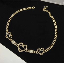 Pendant Necklaces Luxury Designer Letter Pendant Necklaces Gold Plated Crystal Pearl Rhinestone Necklace Women Jewerlry Fashion Pearl long Sweater chain Z230819