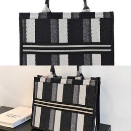 Totes Plaid Canvas Tote Bag For Women 2022 Luxury Designer Handbag Two Sizes Foldable Large Capacity Shopper Tote Shoulder Bags Female HKD230819