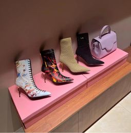 Uria Boots Designerinnen Frauen Frühlings- und Herbst-Feuerdrucken Leder-Knöchelstiefel Luxus Mode hochwertige High Heels Sexy Spike Boots Größe 35-41