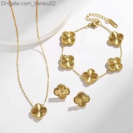 Pendant Necklaces Luxury Design Gold Clover Pendant Necklace Bracelet Earring Jewelry Set for Gift Z230819