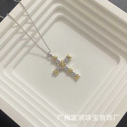 Designermarke Tiffays Cross Halskette S925 Silber High End Fashion Diamond Eingelegtes Paar Kragenkette mit Logo