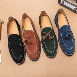 Running Shoes Men British Loafers Solid Colour Faux Suede Stitches Round Toe Tassel Slip on Classic Fashion Business Casual Wedding Dress Shoes 230803
