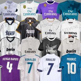 T-shirt maschili 2017 2018 Real Madrids Benzema Retro Soccer Maglie Guti 13 14 15 16 17 18 Zidane Raul 94 95 96 97 98 99 00 01 02 03 05 Vin Jr Carlos Seegio Sergio Ramos