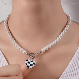 Pendant Necklaces Black And White Heart Necklace Ladies Hip Hop Sweet Cool Clavicle Personality Pearl