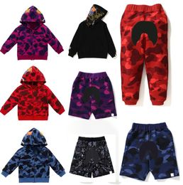 Kids Designer Sets Winter Heißverkaufsklubstanache Jungen Mädchen Casual Sweatshirts Hosen Shorts Solid Color Shark Month Gedruckte Anzug Tracksuits Optional