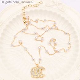 Colares pendentes de luxo feminino colar de garanhão Cristal de garganta cristal shiestone 18k Gold Batter Cletter pingentes de colares Z230819