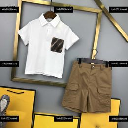 Çocuk Tasarımcı Giysileri Bebek Spor Takım Kısa Kollu Setler 2pcs Polo Neck T-Shirt ve Cep Sızdırmazlık Şortları Yeni Ürün