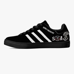 Diy Shoes Men's casual shoes women's outdoor shoes Custom Shoes Pink Shoes Black shoe body and white stripes paired with white skull pattern