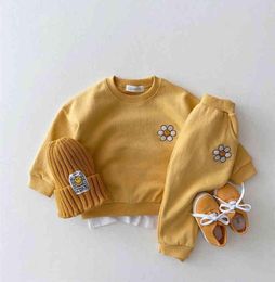 Infant Clothing for Baby Girls Clothes Sets Autumn Winter Newborn Baby Boys Floral Sweatshirt Pants pcs Baby Designer Clothes Y2205767711