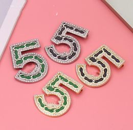 European and Korean multi-color letter brooch fashionable suit number 5 personalized new diamond embellishments for both men and women