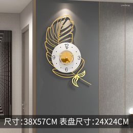 Wall Clocks Golden Iron Hanging Clock Leaf Shape Quartz Frostes Metal Frame Needle Display Acrylic Stickers Living Room