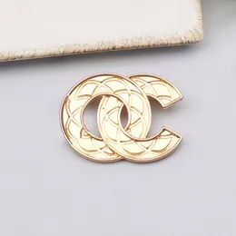 9085new style inlaid fashionable pearl brooch temperament womens diamond brooch gold and silver letters christmas gift hit the trend