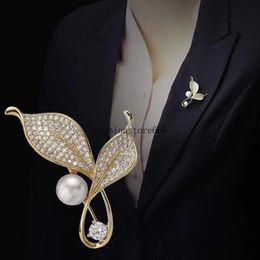 Vintage Pearl Leaf Brooch Inlaid Rhinestone Corsage Collar Pins Bag Badge For Women Light Luxury Clothing Accessories Gifts