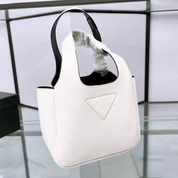 Designer Bucket Bags Purse Women Satchel mini Handle Totes Bag Quality white ShoulderBags Soft Leather Makeup bag Fashion Handbags Magnetic buckle layer 18*15cm