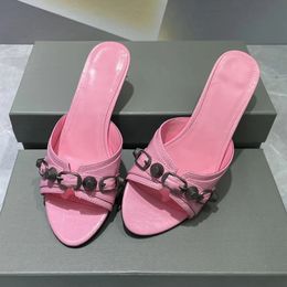 Stall -Schnalle verziert Pantoffeln Sandalen Schuhe Schuh auf offenen runden Zehen Frauen schlank