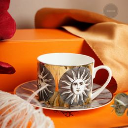 Mugs Luxury Gold Sun Face Style Ceramic Coffee Cup And Saucer Set Home Aftern Tea Milk Flower Mug Signs of Zodiac 230818