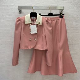 2023 Autumn Pink Brooch Two Piece Dress Sets Long Sleeve Lapel Neck Double-Breasted Coat & High Waist Mermaid Mid-Calf Skirt Suits Set Two Piece Suits B3G212251