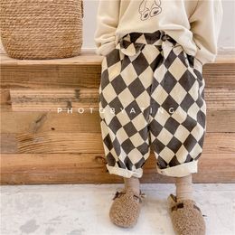 Calças outono meninos calças xadrez de estilo coreano crianças crianças casuais solto haren calça de crianças roupas 230821