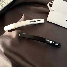 Top Designer MiuMiu Fashion Hair Clip Black and White Letter One Character Light Luxury Style Bang Clip Edge Hair Valentine's gifts high quality Accessories Jewelry