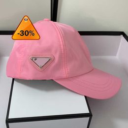 Designer casquette Ball Caps Couple Style Side Label Candy Colour Curved Eaves Baseball Hat Sunshade Sunscreen Duck Tongue Hat Outdoor Riding Sun Hat Bowl9z