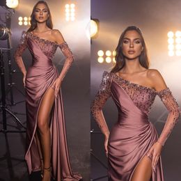 Elegant Dark Pink Evening Dresses Off Shoulder Beads Long Sleeves Party Prom Dress Pleats Split Formal Long Red Carpet Dress for special occasion