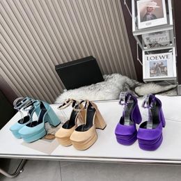 Neue Mode -Sandalen Luxusdesignerin High Heel Schuhe wasserdichte Plattform Seidenschuhe Outdoor Non Slip Sheepell Inner Foot Pad sehr sexy importierte Strass