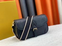New Design Luxury Print Trend Vintage Single Bag Womens Crossbody Bag Dual-purpose Woven Bag with Shoulder Bag M46386 10A