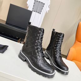 Designer Boots Paris Luxury Brand Boot Autenità in pelle vera caviglia con sneakers corto sneakers sandali Sandali per gamba del marchio S412 01