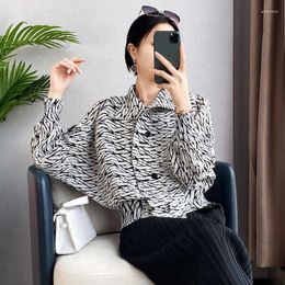 Women's Jackets Wrinkle Blouse Female 2023 Spring European Station Top Design Sense Small Leopard Print Coat Women Long Sleeve Cardigan