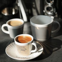 Mugs Mirror Reflection Coffee Cup Creative Horse Anamorphic Hummingbird Mug Ceramic Luycho Tea Set with Coaster 90ml220ml 230818