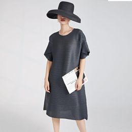 Casual Dresses Miyake Pleated Skirt Summer Women's Round Neck Solid Midlength Dress Loose And Slim Relaxed A-line High Grade