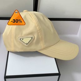 Designer casquette Ball Caps Couple Style Side Label Candy Color Curved Eaves Baseball Hat Sunshade Sunscreen Duck Tongue Hat Outdoor Riding Sun Hat Bowl99z