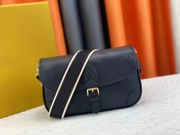High quality design Luxury Print Trend Vintage Single Bag Women's Crossbody Bag Dual-Purpose woven Bag with Shoulder Bag m46386