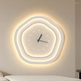 Wall Clocks Modern Fashion Style Draw Simple Lamp Clock Hanging Watches Glass Quiet Bed Room Relogio De Parede Home Decorating Items