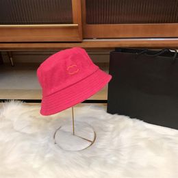 Woolen Bucket Hats Couples Unisex Designer Rose Red Hat Luxury Fashion Mens Cap Women Caps Fitted Casquette Men Beanie Beanies D21290u