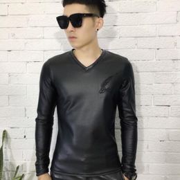 Men's T Shirts Plus Velvet Thickening Men PU Leather T-shirt Korean Slim Fashion Long Sleeves Tide Tight V-neck Embroidered Bottoming Shirt