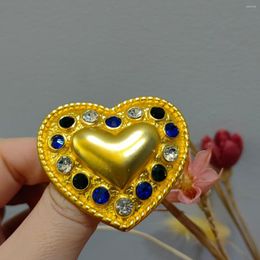 Brooches Vintage Coloured Rhinestone Love Brooch Women Jewellery Fashion Alloy Lapel Pins Luxury Enamel