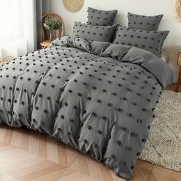 Bedding sets High Quality Flower Ball Crafts Duvet Cover Set Solid Colour Tufted King Size Queen Quilt Pillowcase 230818