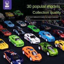 30pcs Reúna do presente de garoto de garoto infantil Modelo Diecast Set Toy Toy de 3 a 8 anos de idade