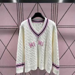 Miu V-Neck Sweater Kadınlar Yuvarlak Boyun Sweatshirt Örgü Sweaters Tasarımcı Uzun Kollu Tişört Kış Sıcak Külot Ceket Akın Flock Nakış Mektubu Hoodie