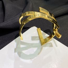 Designer -Marken -Gold Silber Armbänder Frauen Armreifen Luxus Designer Schmuckstempel 18K Gold plattiert Edelstahlarmband Damen Hochzeitsgeschenke
